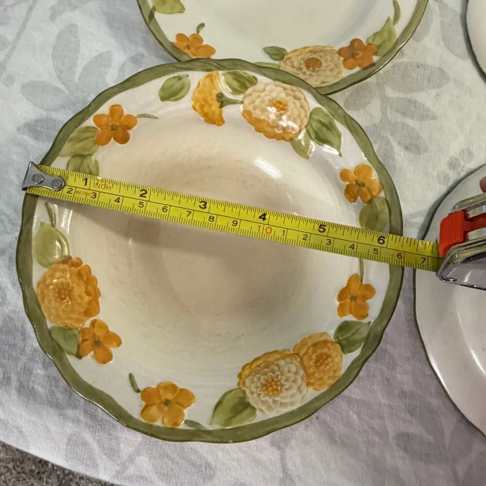 Metlox Poppytrail Sculptured Zinnia 4 Bowls 2 Bread Butter Plates